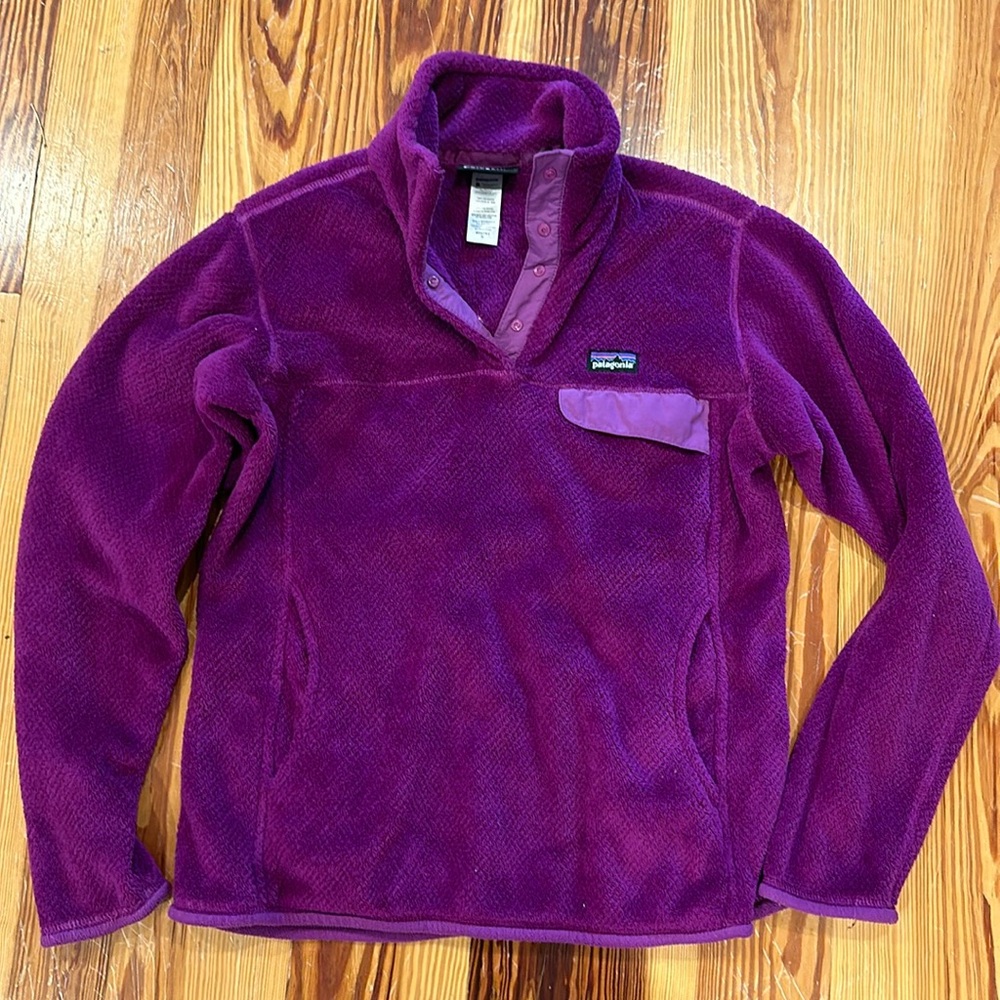 Women’s Patagonia plum colored fleece size medium